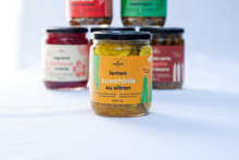 Charger l'image dans la galerie, image des zucchinis au citron dans leur contenant