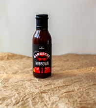 Charger l&#39;image dans la galerie, image de la sauce BBQ Mr. Brown Mi Corazon dans son contenant
